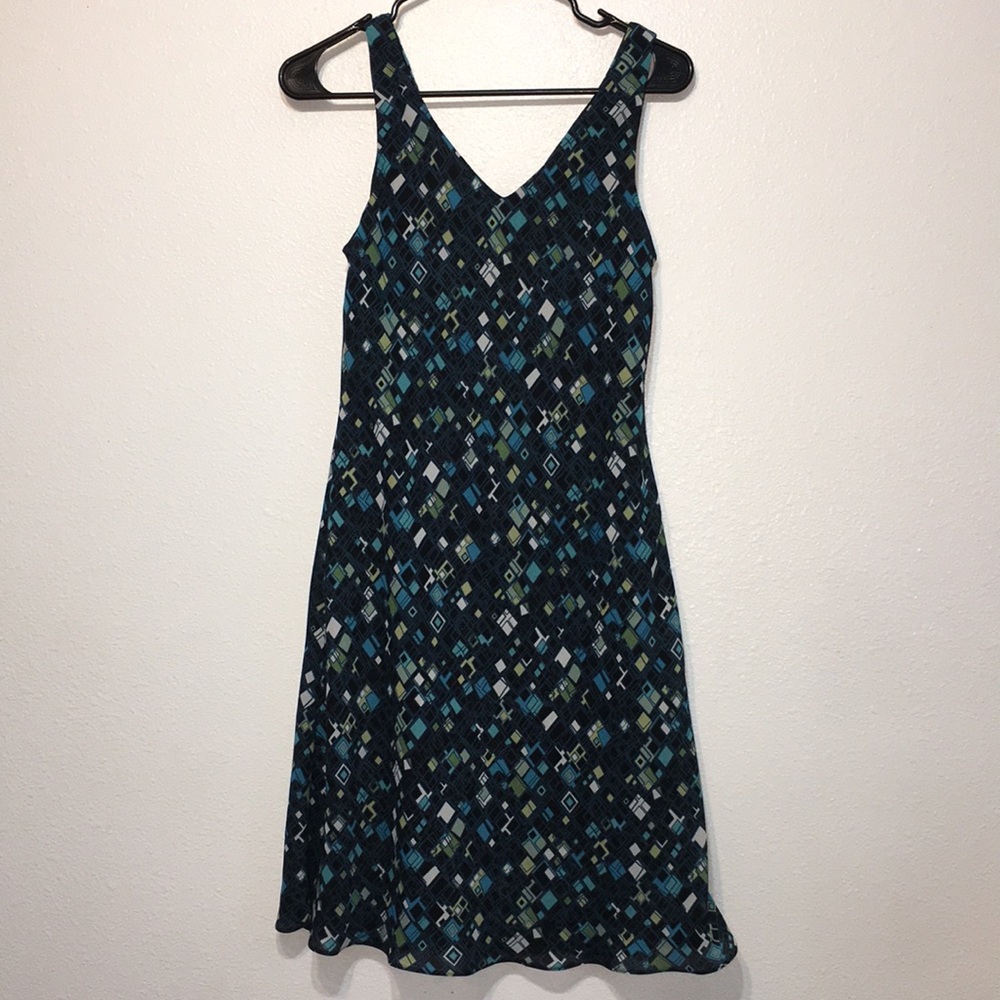 Women's Vneck sheath short dress size 6